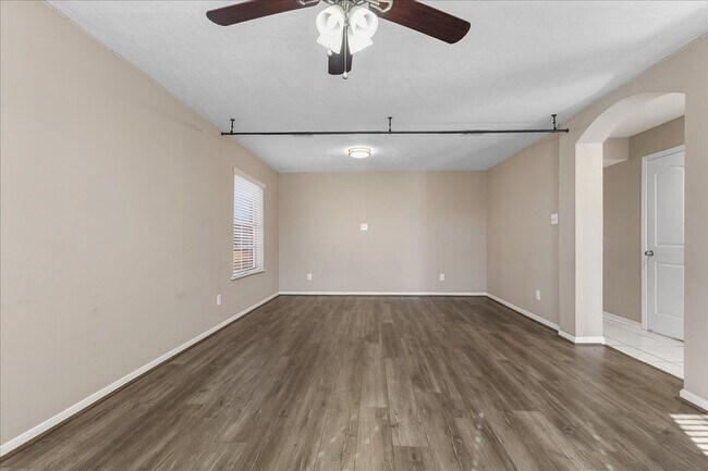 Foto del edificio - 16218 Bunker Ridge Rd