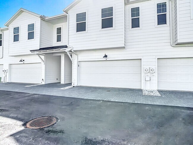 Building Photo - Malena Park - Brand New Townhouse Availabl...