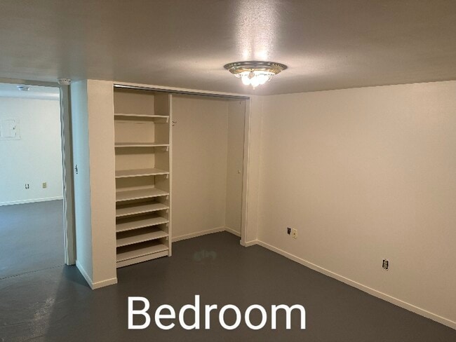Building Photo - 155 Circle Dr
