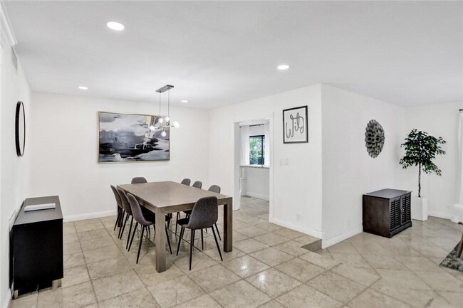 Building Photo - 631 Oleander Dr