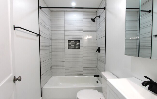 Foto del edificio - 103 E Coulter St