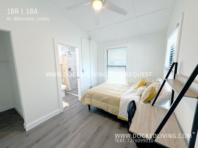 Building Photo - Well Located Private Unit + Bath in a Co-L...