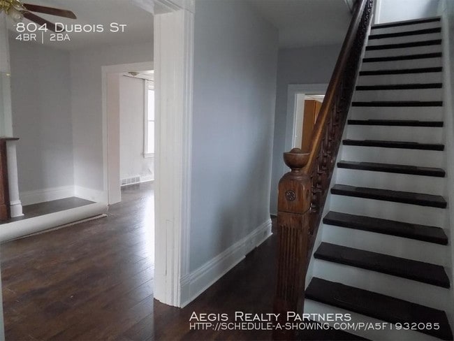 Building Photo - 804 Dubois St