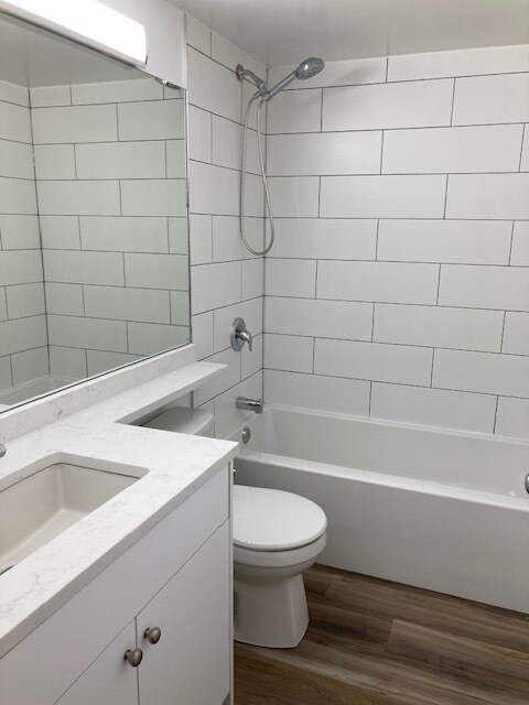 Photo du bâtiment - Bright 1 Bedroom with Outdoor Space