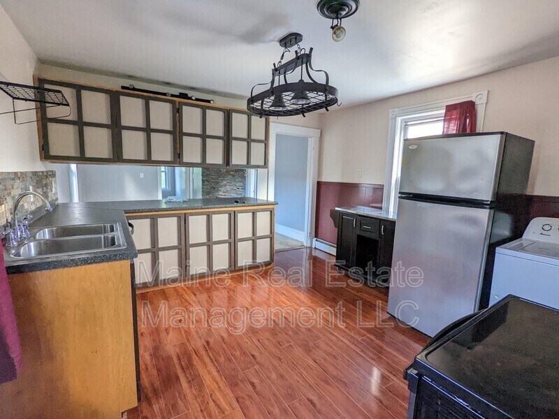 52 Manners Ave Unit Apt. 2, Bangor, ME 04401 Condo for Rent in Bangor