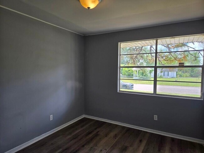 Foto del edificio - 2675 Teakwood Dr