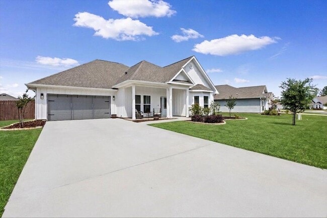 Foto del edificio - 110 Oak Trees Ln E