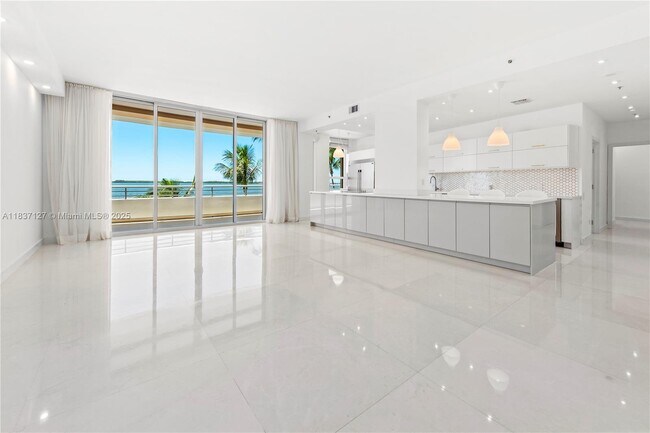 Building Photo - 808 Brickell Key Dr