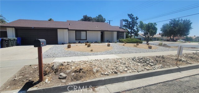 Foto del edificio - 2403 N Teakwood Ave