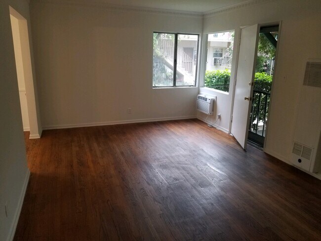 Foto del edificio - 4605 Fulton Ave