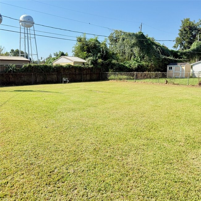 Building Photo - 1105 Woodbine Dr