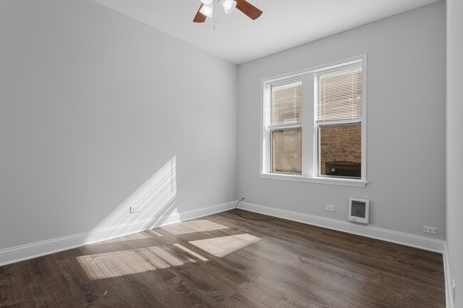 Building Photo - 3635 W Dickens Ave