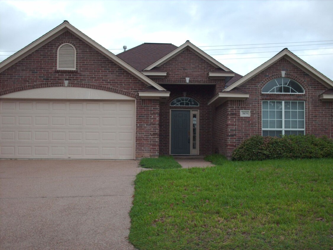 Foto principal - Beautiful 3/2 Single Family Home Available...