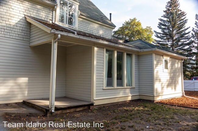 Foto del edificio - 4 br, 2.5 bath House - 531 E 3rd Street
