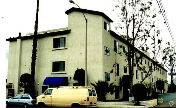 Building Photo - McDonald Apartments