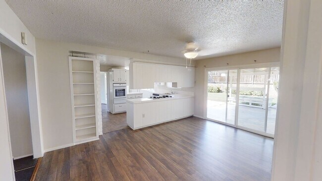 Foto del edificio - Spacious 4 bedroom 2.5  Bath Calimesa Home!