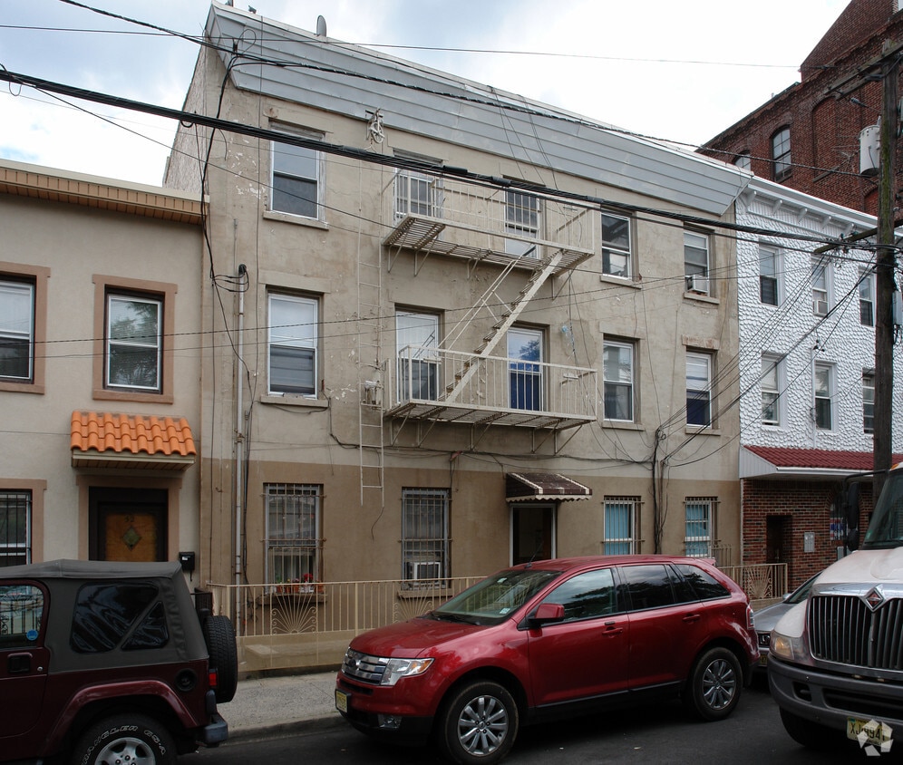 Building Photo - 56 Union St