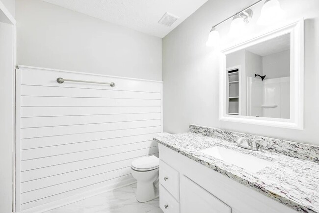 Building Photo - 106 Redondo Ct S