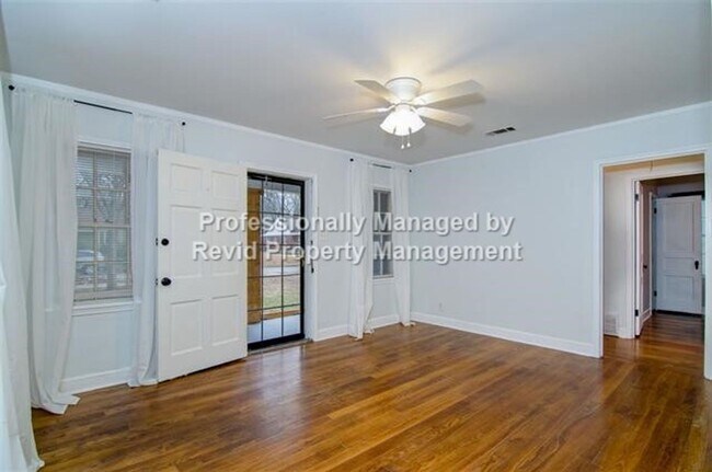 Building Photo - 3 Bed home near U of M!
