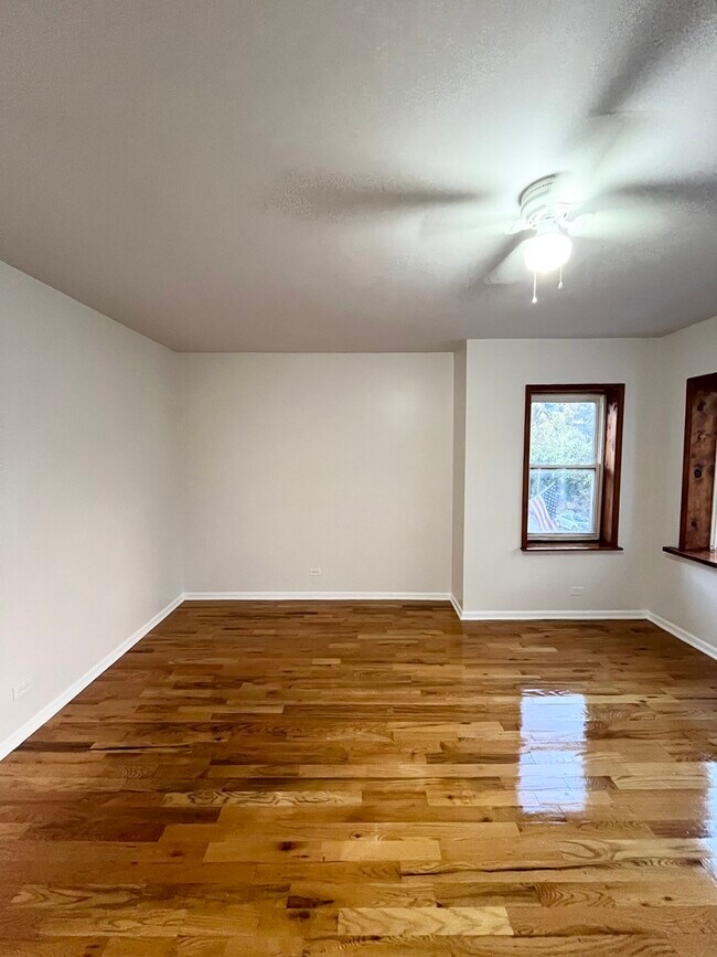Building Photo - 1530 N Avers Ave