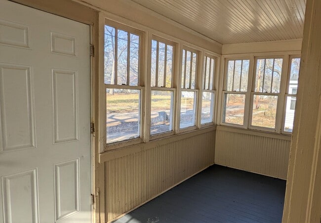 Building Photo - 3134 Glendale St