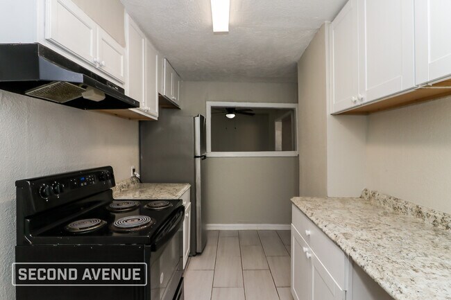 Foto del edificio - 5911 Kenilwood Dr