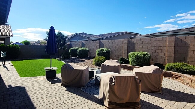 Building Photo - Like new 4-bedroom with Teen suite & Commu...