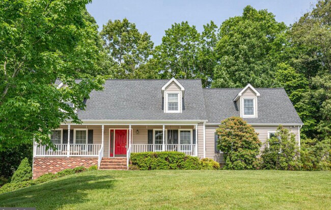 Front of home - 706 Stonewall Ln