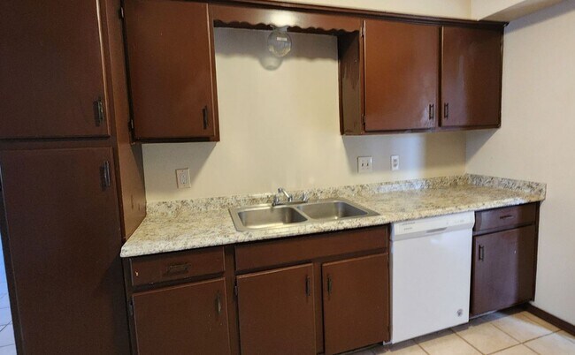 Foto del edificio - 3/1.5 bath South OKC-small pets accepted