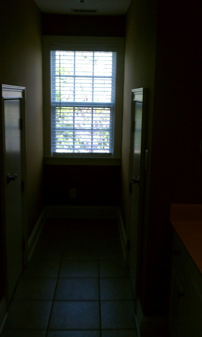 Foto del edificio - 1638 Bull Creek Ln