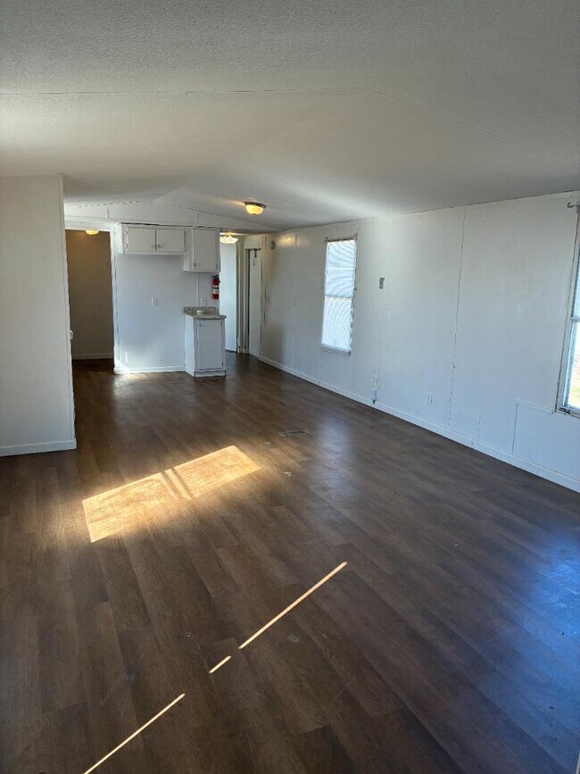 Foto del edificio - 2320 Wysteria Ln