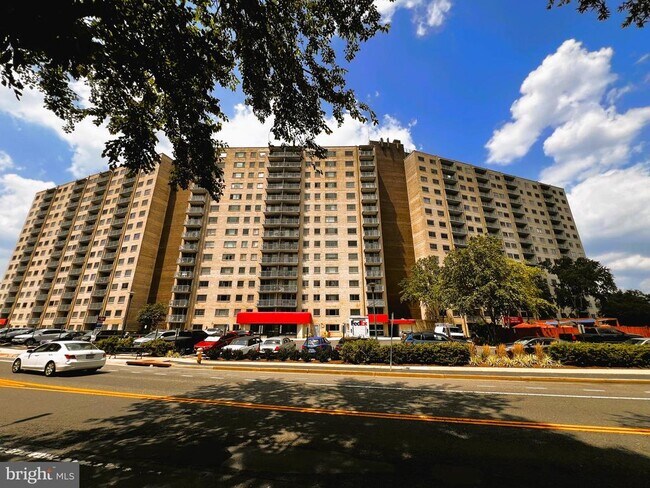 Foto del edificio - 2500 N Van Dorn St