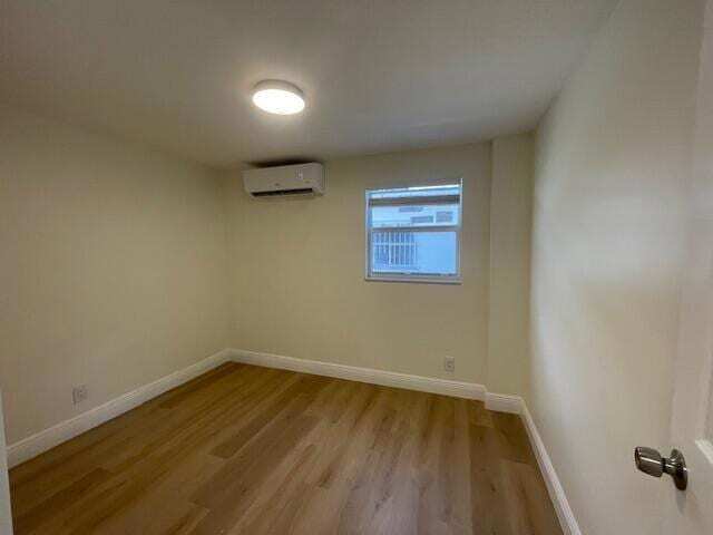 Building Photo - 302 N Tamarind Ave
