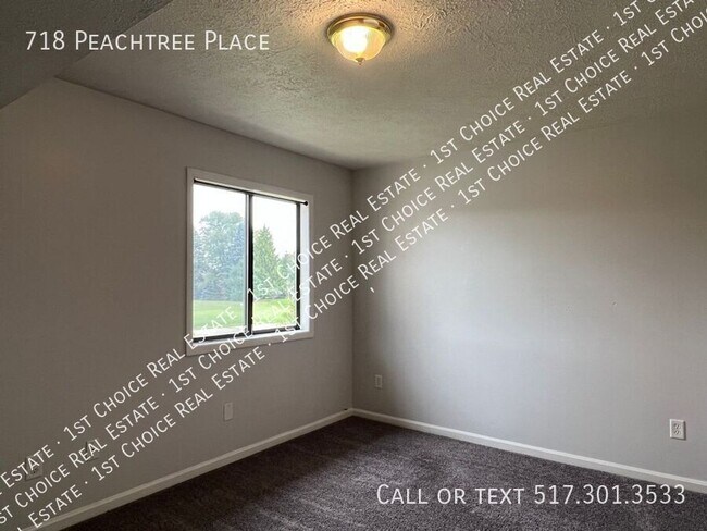 Building Photo - 718 Peachtree Pl