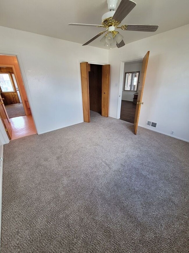 Building Photo - 2 bed 1 bath Sparks Duplex Home for Rent