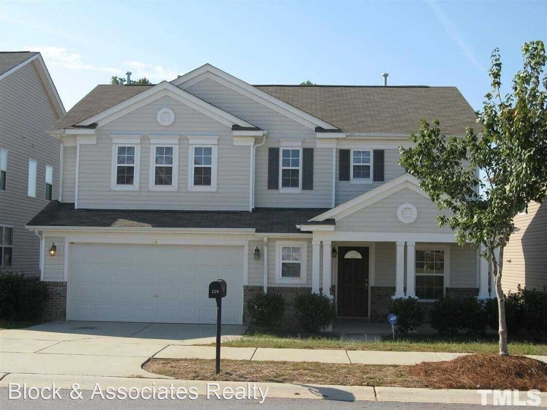 3 br, 2.5 bath House 229 Larktree Lane House for Rent in FuquayVarina, NC