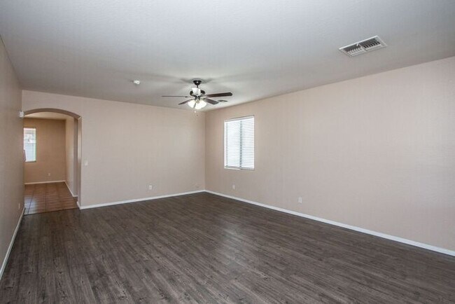Foto del edificio - 5Bedroom/3Bath San Tan Vally Home!