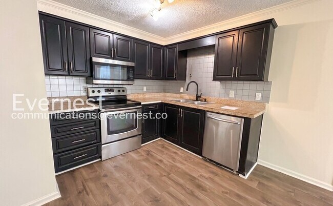 Building Photo - 1592 King James Dr