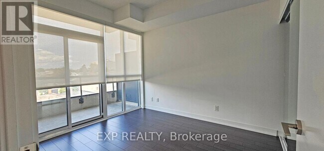 Photo du bâtiment - 1603-1603 Eglinton Ave W