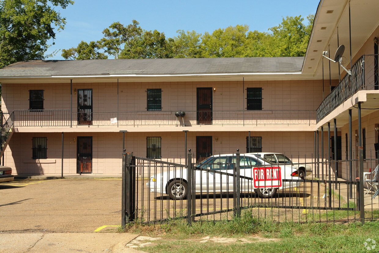 Building Photo - 835 Rose St