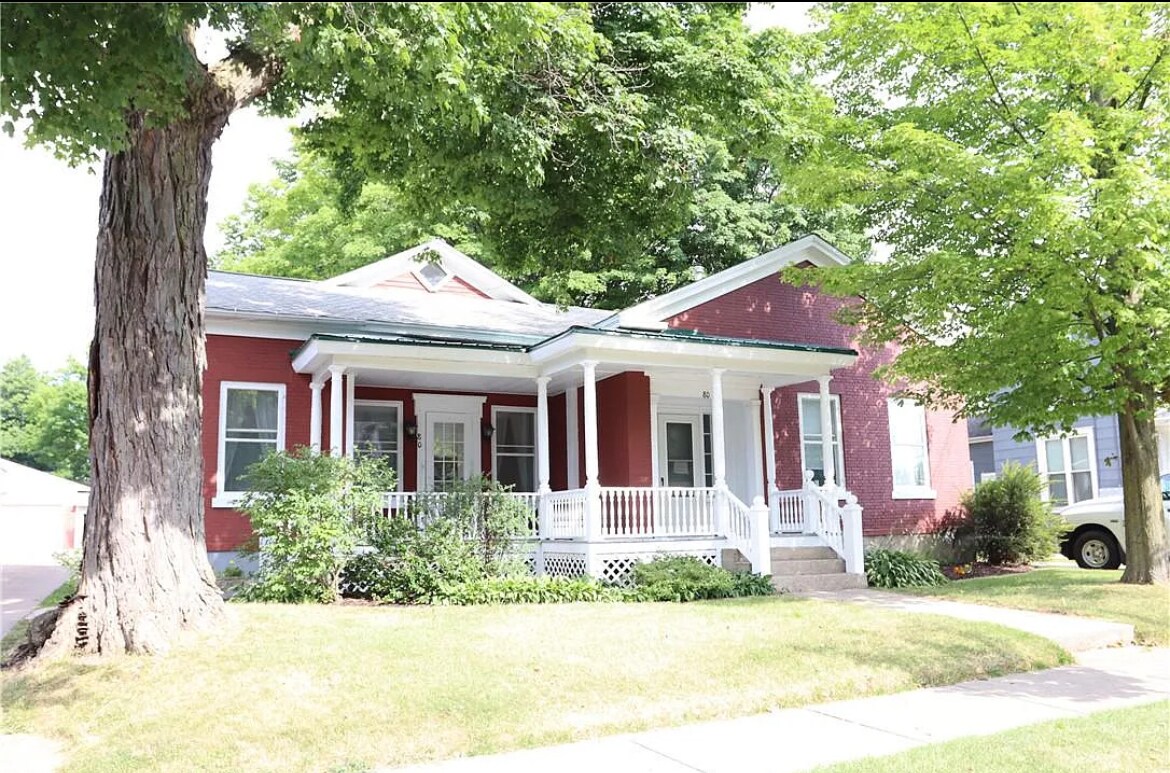 Primary Photo - 80 S Lake St