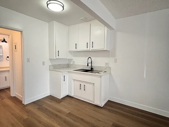 Building Photo - 9361 Cellini Ave