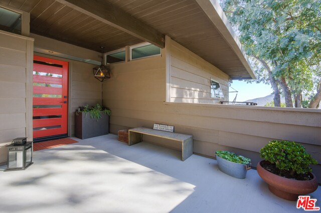 Building Photo - 21301 Colina Dr
