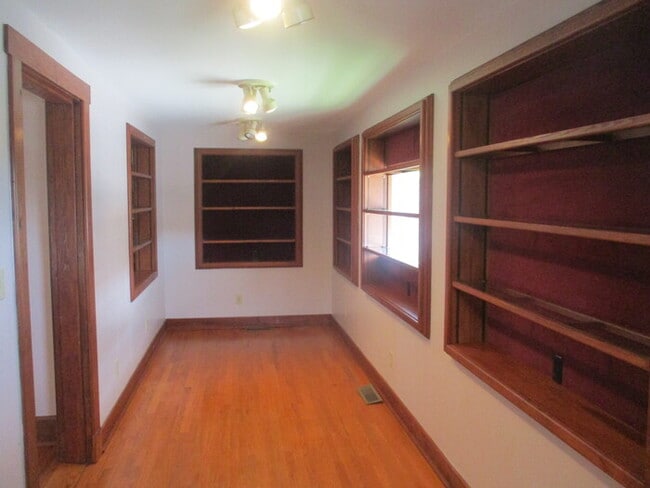 Building Photo - Waynesville 2 Bed 2 Bath Home!