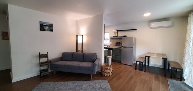 Entry/ living room - 446 SW I St