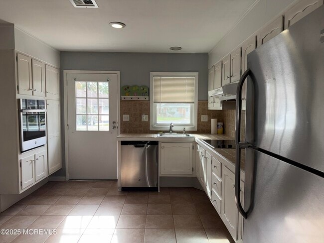 Foto del edificio - 664D Plymouth Dr