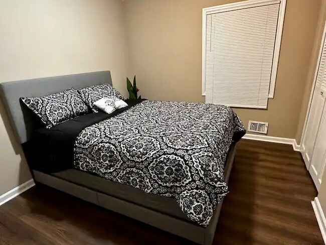 Foto del edificio - 2120 Sandgate Cir SW