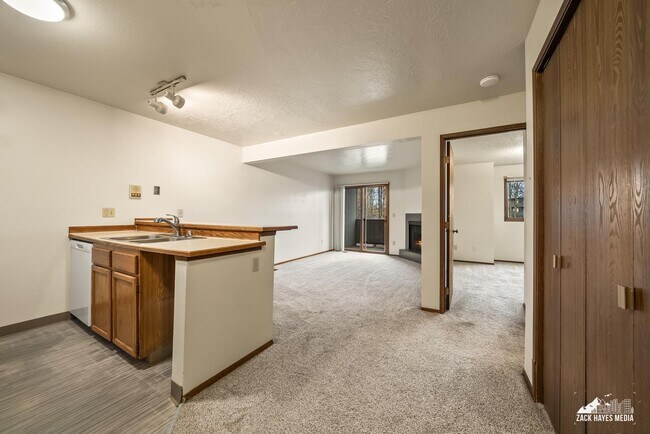 Foto del edificio - 4611 Juneau St