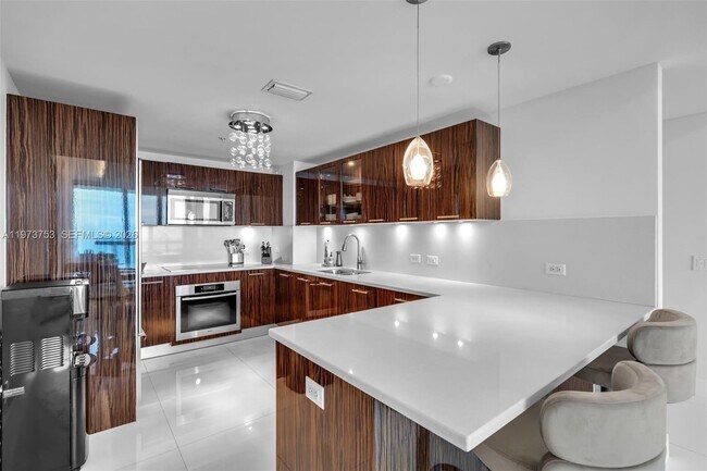 Building Photo - 6899 Collins Ave