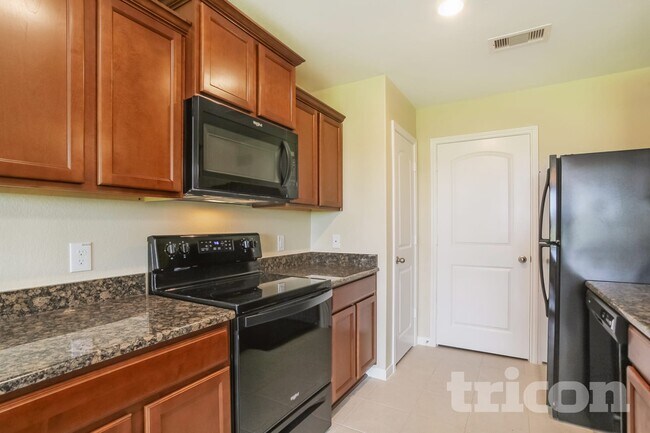 Building Photo - 316 Summer Horse Dr